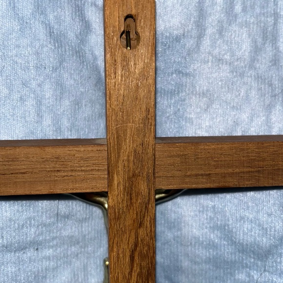 Vintage Wooden and Brass Crucifix with INRI Plaque - Picture 10 of 13
